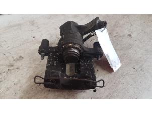 Used Rear brake calliper, left Opel Signum (F48) 2.2 DGI 16V Price € 30,00 Margin scheme offered by Autodemontagebedrijf Smit