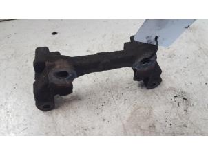 Used Rear brake calliperholder, right Opel Signum (F48) 2.2 DGI 16V Price € 15,00 Margin scheme offered by Autodemontagebedrijf Smit