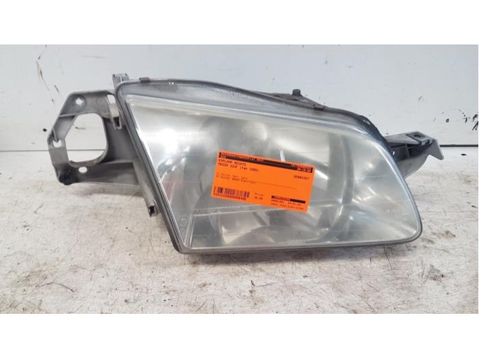 Używane Reflektor prawy Mazda 323 Fastbreak (BJ14) 1.5 LX,GLX 16V Cena € 25,00 Procedura marży oferowane przez Autodemontagebedrijf Smit