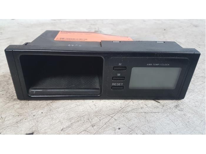 Używane Zegar Mazda 323 Fastbreak (BJ14) 1.5 LX,GLX 16V Cena € 25,00 Procedura marży oferowane przez Autodemontagebedrijf Smit