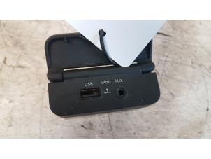 Używane Zlacze AUX/USB Kia Picanto (BA) 1.1 12V Cena € 25,00 Procedura marży oferowane przez Autodemontagebedrijf Smit