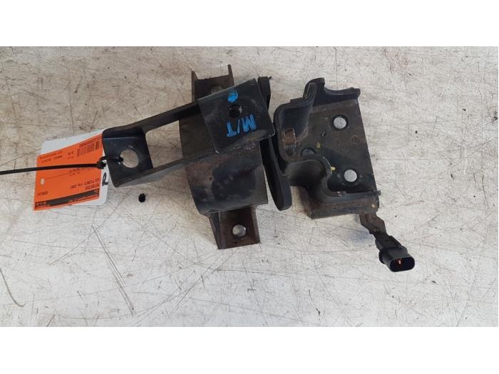 Used Engine mount Kia Picanto (BA) 1.1 12V Price € 15,00 Margin scheme offered by Autodemontagebedrijf Smit