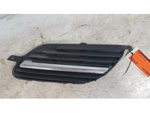 Used Grille Nissan Almera Tino (V10M) 2.2 Di 16V Price on request offered by Autodemontagebedrijf Smit
