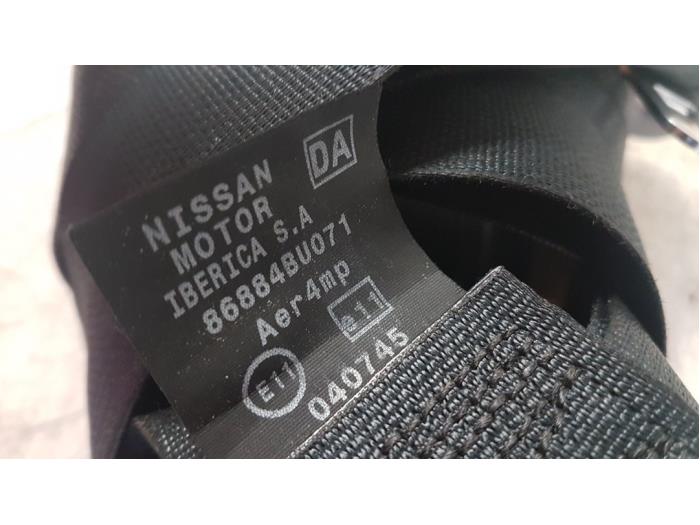 Front seatbelt, right from a Nissan Almera Tino (V10M) 2.2 Di 16V 2005