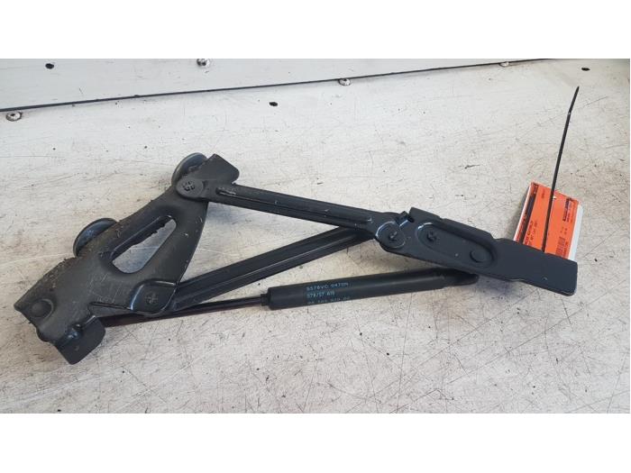 Gebrauchte Scharnier Heckklappe Peugeot 407 (6D) 2.2 16V Preis € 20,00 Margenregelung angeboten von Autodemontagebedrijf Smit