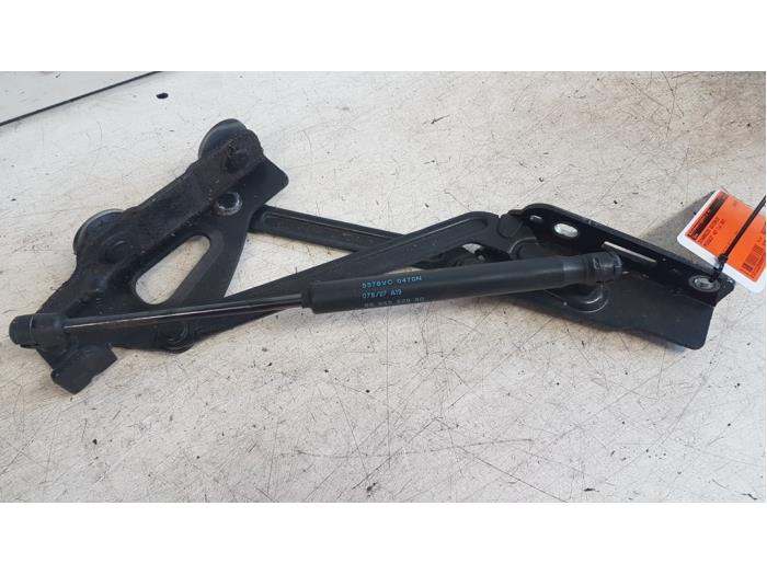 Gebrauchte Scharnier Heckklappe Peugeot 407 (6D) 2.2 16V Preis € 20,00 Margenregelung angeboten von Autodemontagebedrijf Smit