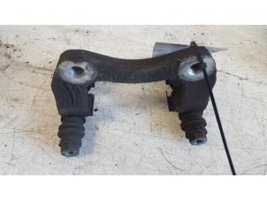 Used Rear brake calliperholder, left Peugeot 407 (6D) 2.2 16V Price € 10,00 Margin scheme offered by Autodemontagebedrijf Smit