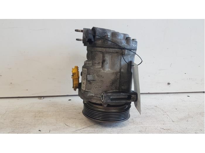 Air conditioning pump from a Peugeot 407 (6D) 2.2 16V 2007