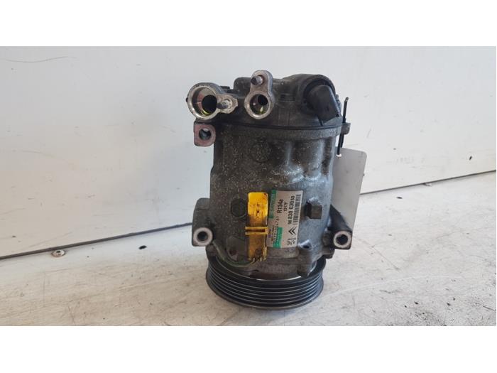 Air conditioning pump from a Peugeot 407 (6D) 2.2 16V 2007