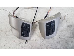 Used Steering wheel mounted radio control Opel Astra H (L48) 1.6 16V Price € 35,00 Margin scheme offered by Autodemontagebedrijf Smit