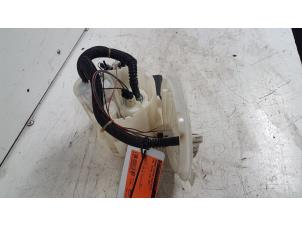 Used Electric fuel pump Opel Astra H (L48) 1.6 16V Price € 45,00 Margin scheme offered by Autodemontagebedrijf Smit
