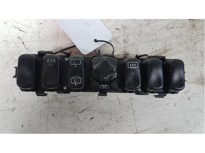 Usados Interruptor combinado de ventanillas Mercedes Vaneo (W414) Precio € 25,00 Norma de margen ofrecido por Autodemontagebedrijf Smit