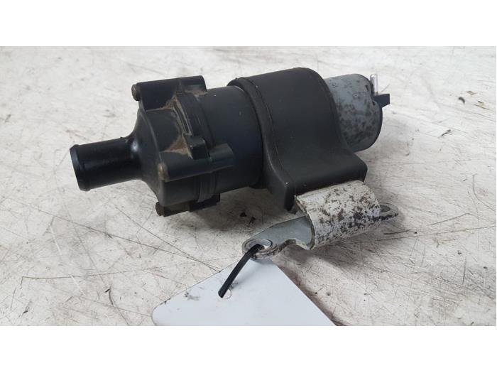 Additional water pump from a Mercedes-Benz Vaneo (W414)  2003