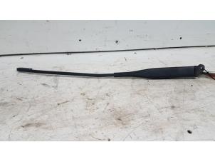 Used Front wiper arm Mercedes Vaneo (W414) Price on request offered by Autodemontagebedrijf Smit