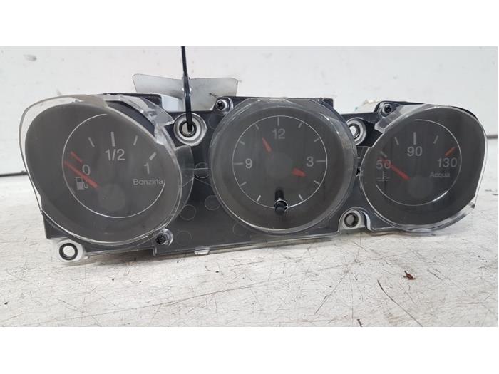 Begagnade Klocka Alfa Romeo 156 (932) 2.0 JTS 16V Pris € 25,00 Marginaltabell erbjuds av Autodemontagebedrijf Smit