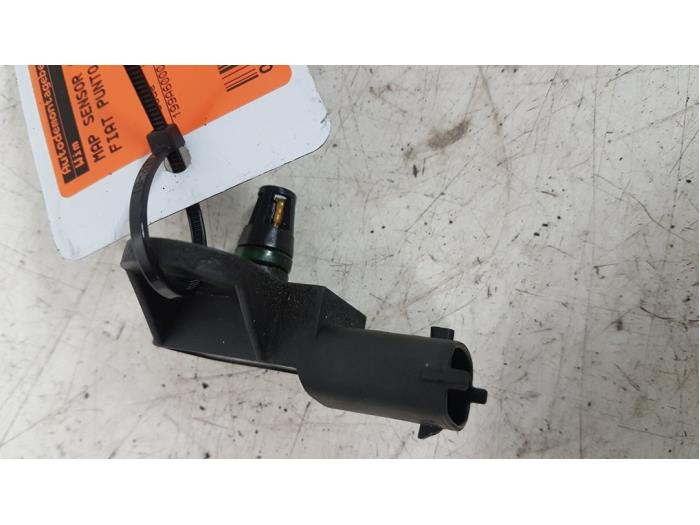 Begagnade MAP-sensor (insugsrör) Fiat Grande Punto (199) 1.4 16V Pris € 10,00 Marginaltabell erbjuds av Autodemontagebedrijf Smit