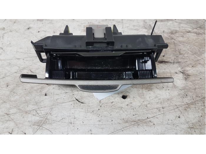 Begagnade Askkopp, fram Toyota Corolla Verso (E12) 1.8 16V VVT-i Pris € 25,00 Marginaltabell erbjuds av Autodemontagebedrijf Smit