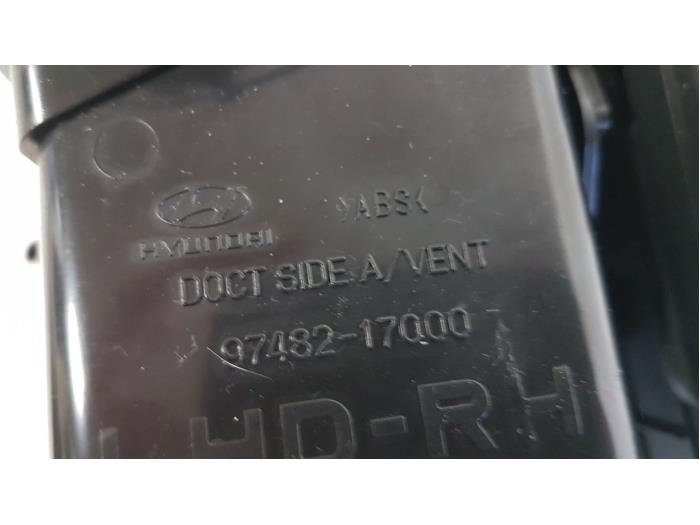 Grille aération tableau de bord d'un Hyundai Matrix 1.6 16V 2005