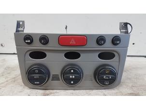 Usados Panel de control de calefacción Alfa Romeo GT (937) 1.9 JTD 16V Multijet Precio € 50,00 Norma de margen ofrecido por Autodemontagebedrijf Smit