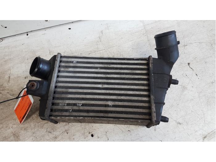 Usados Intercooler Alfa Romeo GT (937) 1.9 JTD 16V Multijet Precio € 40,00 Norma de margen ofrecido por Autodemontagebedrijf Smit