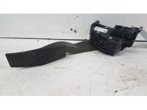 Used Accelerator pedal Opel Astra H SW (L35) 1.6 16V Twinport Price € 25,00 Margin scheme offered by Autodemontagebedrijf Smit