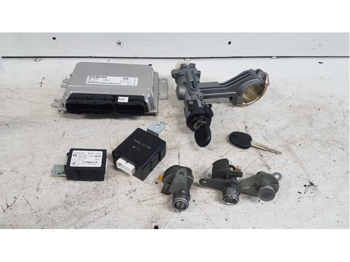 Used Ignition lock + computer Hyundai Matrix 1.8 16V Price € 115,00 Margin scheme offered by Autodemontagebedrijf Smit