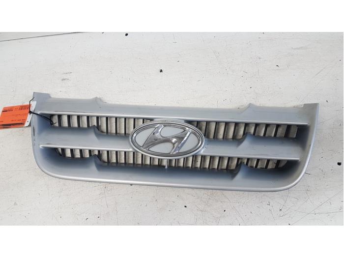 Używane Grill Hyundai Matrix 1.8 16V Cena € 25,00 Procedura marży oferowane przez Autodemontagebedrijf Smit