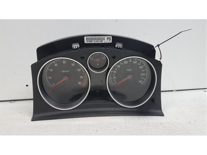 Instrument panel from a Opel Astra H (L48) 1.6 16V Twinport 2005