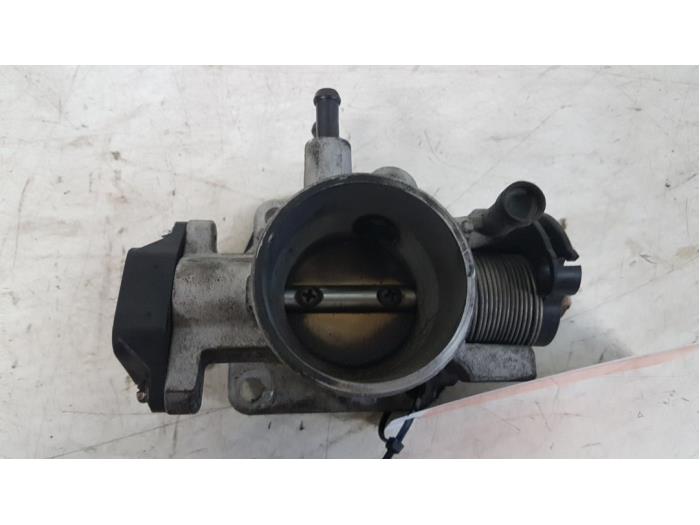 Usagé Boitier papillon Hyundai Getz 1.3i 12V Prix € 10,00 Règlement à la marge proposé par Autodemontagebedrijf Smit