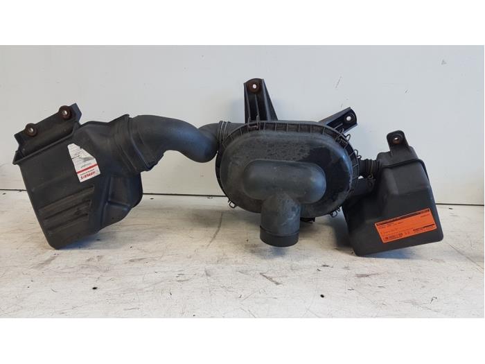 Begagnade Luftfilterhus Hyundai H-1/H-200 2.5 Tdi Pris € 95,00 Marginaltabell erbjuds av Autodemontagebedrijf Smit