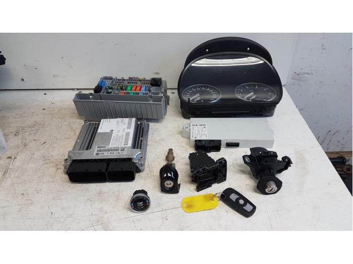 Used Ignition lock + computer BMW 3 serie (E90) Price € 125,00 Margin scheme offered by Autodemontagebedrijf Smit