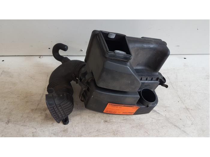 Begagnade Luftfilterhus Kia Picanto (BA) 1.0 12V Pris € 15,00 Marginaltabell erbjuds av Autodemontagebedrijf Smit