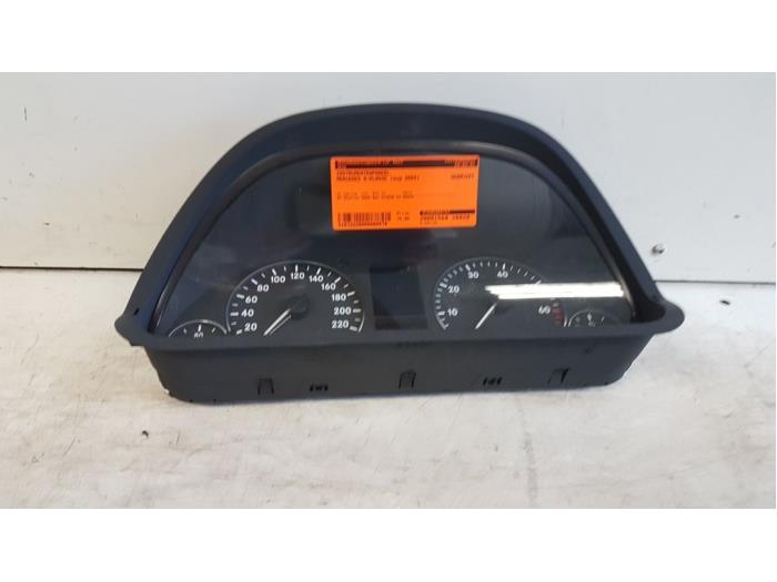 Instrument panel from a Mercedes-Benz A (W169) 2.0 A-200 5-Drs. 2004