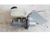 Master cylinder from a Mercedes A (W169), 2004 / 2012 2.0 A-200 5-Drs., Hatchback, 4-dr, Petrol, 2.034cc, 100kW (136pk), FWD, M266960, 2004-06 / 2012-08, 169.033 2004