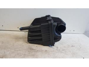 Używane Obudowa filtra powietrza Citroen C4 Grand Picasso (UA) 2.0 16V Autom. Cena € 20,00 Procedura marży oferowane przez Autodemontagebedrijf Smit