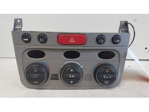 Usados Panel de control de calefacción Alfa Romeo GT (937) 2.0 JTS 16V Precio € 40,00 Norma de margen ofrecido por Autodemontagebedrijf Smit