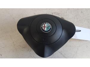 Używane Poduszka powietrzna lewa (kierownica) Alfa Romeo GT (937) 2.0 JTS 16V Cena € 25,00 Procedura marży oferowane przez Autodemontagebedrijf Smit