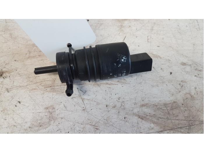 Rear screen washer pump from a BMW 3 serie Compact (E46/5) 316ti 16V 2003