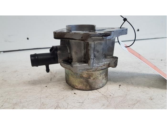 Oil pump from a Renault Kangoo Express (FW) 1.5 dCi 105 2008