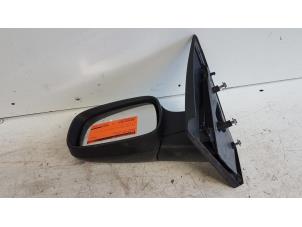 Used Wing mirror, left Renault Clio III (BR/CR) 1.2 16V 75 Price € 55,00 Margin scheme offered by Autodemontagebedrijf Smit