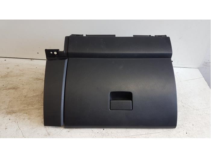 Gebrauchte Handschuhfach Mazda 5 (CR19) 1.8i 16V Preis € 20,00 Margenregelung angeboten von Autodemontagebedrijf Smit