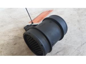 Luftmassenmesser van een Opel Zafira (M75) 1.7 CDTi 16V 2008