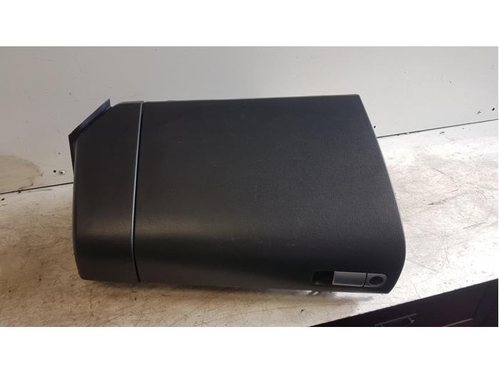 Gebrauchte Handschuhfach Mazda 3 (BK12) 1.6 CiTD 16V Preis € 15,00 Margenregelung angeboten von Autodemontagebedrijf Smit