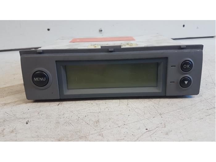 Begagnade Innerdisplay Nissan Micra (K12) 1.2 16V Pris € 15,00 Marginaltabell erbjuds av Autodemontagebedrijf Smit