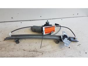 Usados Mecanismo de ventanilla de 4 puertas derecha delante Nissan Primera (P11) 1.8 16V Precio € 30,00 Norma de margen ofrecido por Autodemontagebedrijf Smit