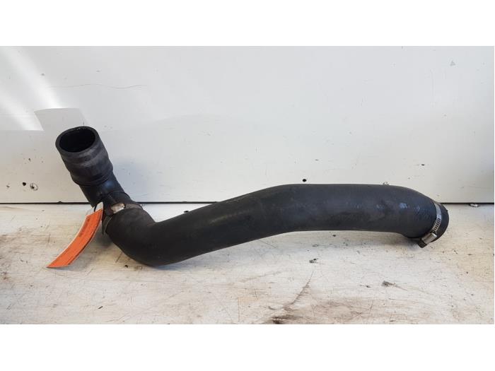 Gebrauchte Intercooler Schlauch Mazda 3 Sport (BK) 1.6 CiTD 16V Preis € 30,00 Margenregelung angeboten von Autodemontagebedrijf Smit