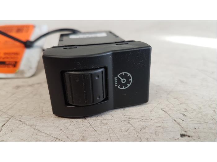 Gebrauchte Cockpit Dimmer Mazda 3 Sport (BK) 1.6 CiTD 16V Preis € 10,00 Margenregelung angeboten von Autodemontagebedrijf Smit