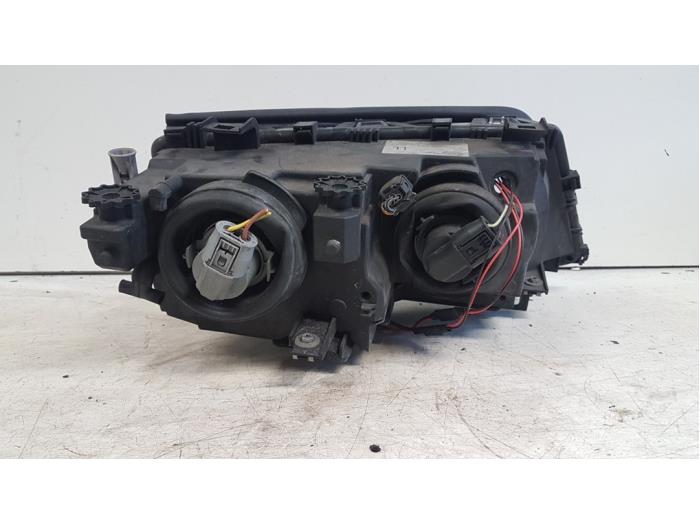 Headlight, left from a BMW 3 serie (E46/4) 316i 2002