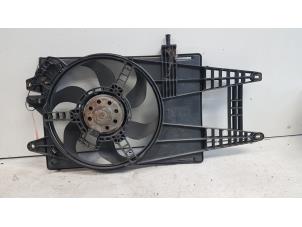 Usagé Ventilateur radiateur Fiat Idea (350AX) 1.4 16V Prix € 30,00 Règlement à la marge proposé par Autodemontagebedrijf Smit