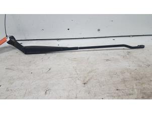 Used Front wiper arm Honda Logo (GA33) 1.3 Price on request offered by Autodemontagebedrijf Smit